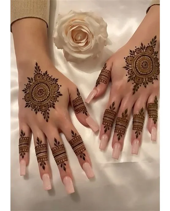 Wave Accent Finish Using Back Hand Mehndi Design